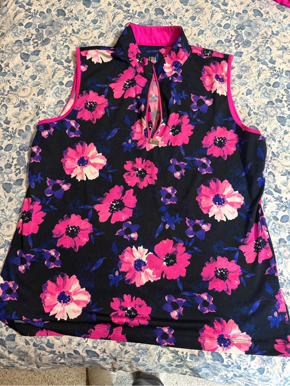 TAIL brand floral golf top XL